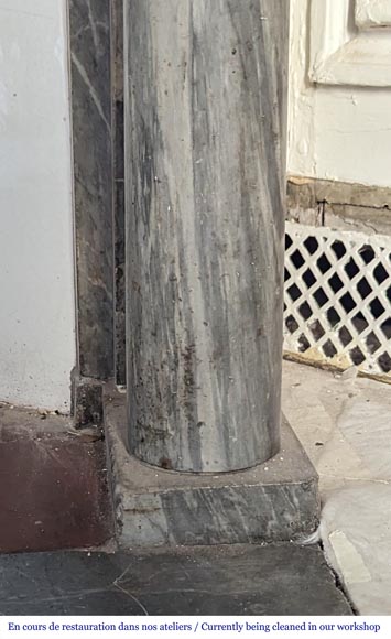 Cheminée de style Directoire à colonnes détachées en marbre Turquin-8