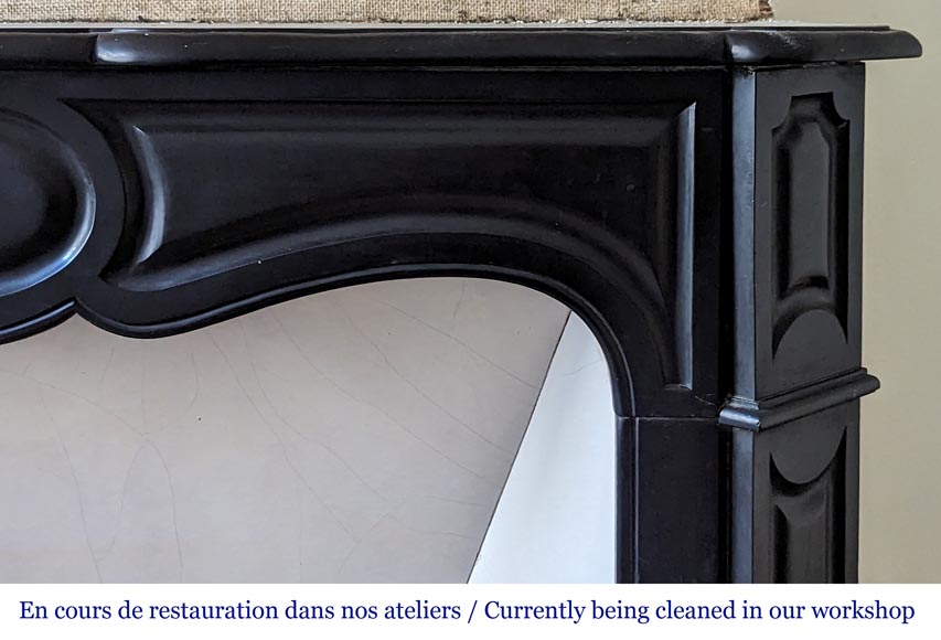 Cheminée de style Louis XV modèle Pompadour en marbre noir fin de Belgique-6