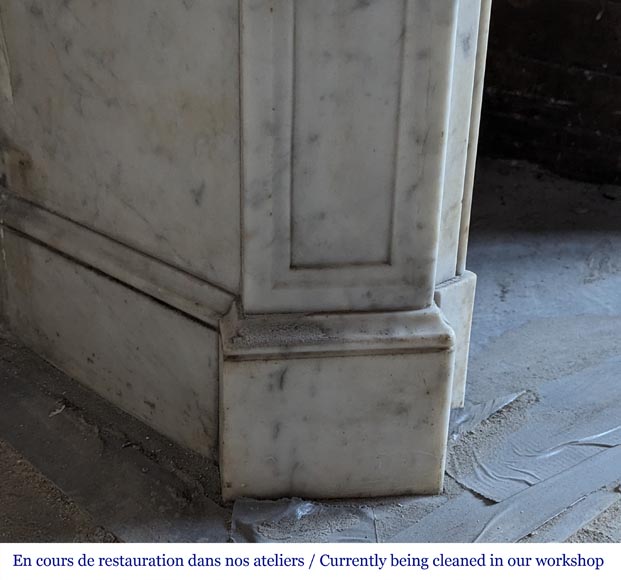 Cheminée de style Louis XV modèle Pompadour en marbre de Carrare, ornée de coquilles-4