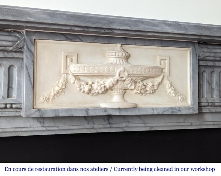 Cheminée de style Louis XVI bicolore à demi colonnes en marbre Turquin et statuaire-2