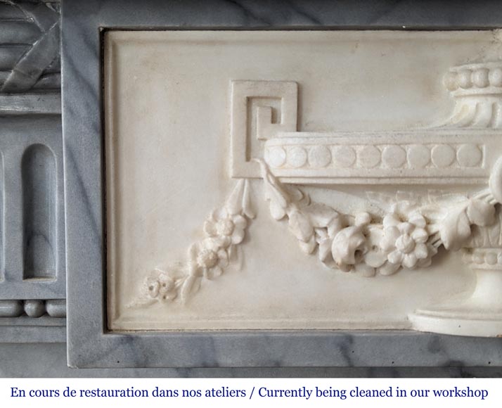 Cheminée de style Louis XVI bicolore à demi colonnes en marbre Turquin et statuaire-3
