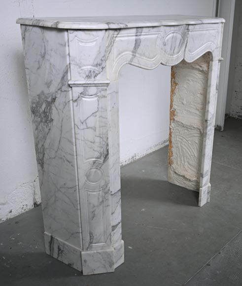 Cheminée de style Louis XV modèle Pompadour en marbre Arabescato-2