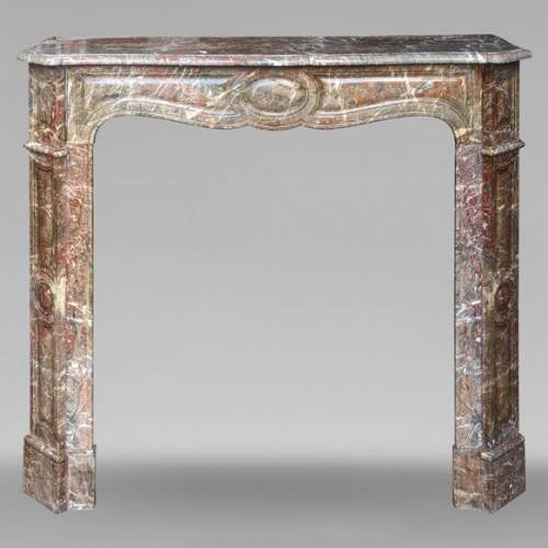 Cheminée de style Louis XV modèle Pompadour en marbre Rouge du Nord