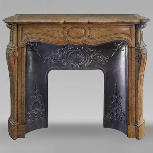 Cheminée de style Louis XV modèle Pompadour en marbre Brocatel