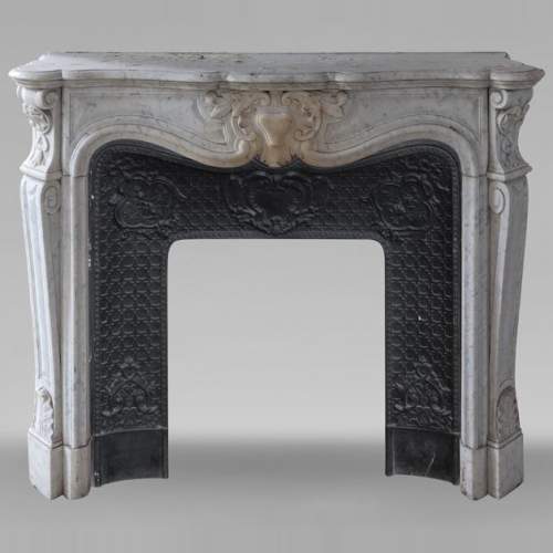 Cheminée de style Louis XV en marbre de Carrare