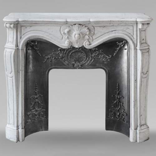 Cheminée de style Louis XV en marbre de Carrare