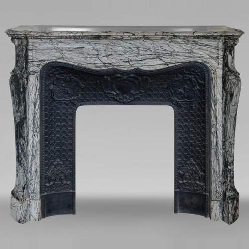 Cheminée de style Louis XV modèle Pompadour en marbre Bleu Fleuri