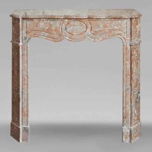 Cheminée de style Louis XV modèle Pompadour en marbre Rouge du Nord