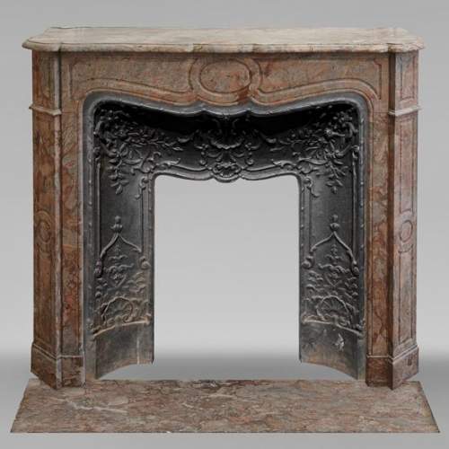 Cheminée de style Louis XV modèle Pompadour en brèche d'Enjugerais