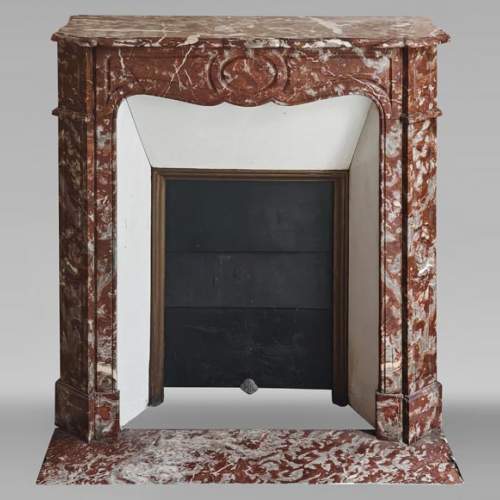 Cheminée de style Louis XV modèle Pompadour en marbre Rouge du Nord