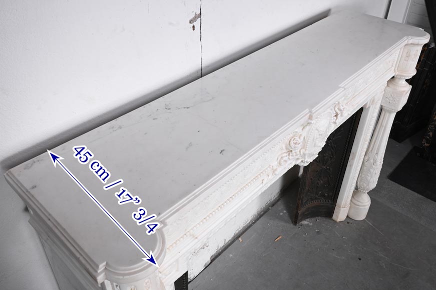 Cheminée en marbre de style Louis XVI à colonnes et médaillon au profil féminin-16