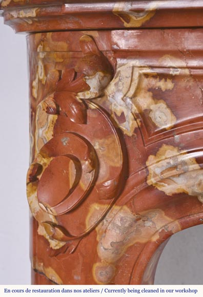 Jules CANTINI (attribué à), Cheminée de style Régence à palmette et enroulement, en marbre rouge de Vitrolles-7