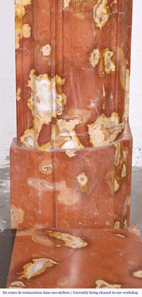 Jules CANTINI (attribué à), Cheminée de style Régence à palmette et enroulement, en marbre rouge de Vitrolles-11