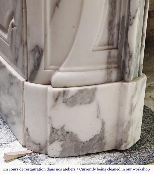 Cheminée style Louis XV à la palmette fleurie, en marbre Arabescato-8
