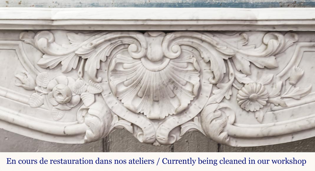 Cheminée de style Louis XV en marbre de Carrare à décor végétal-1