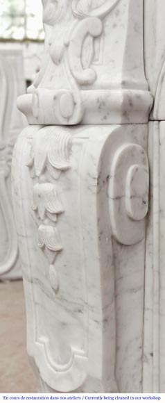 Cheminée de style Louis XV en marbre de Carrare à décor végétal-7