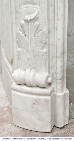 Cheminée de style Louis XV en marbre de Carrare à décor végétal-8