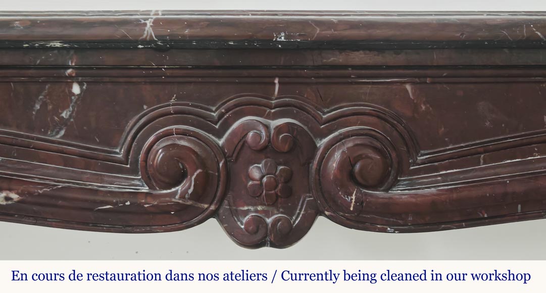 Cheminée d'époque Louis XV en marbre Griotte-1