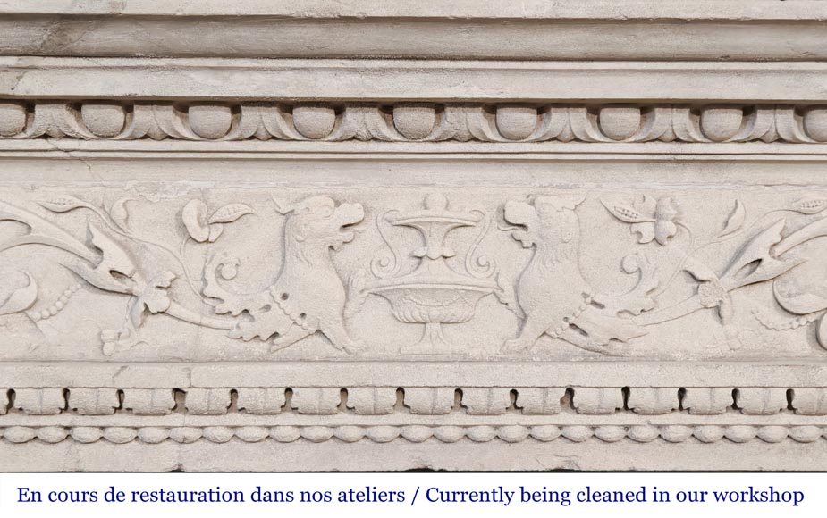 Cheminée de style néo-Renaissance en pierre, à décor végétal-1