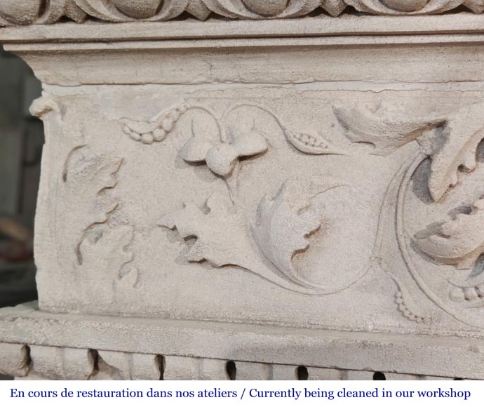Cheminée de style néo-Renaissance en pierre, à décor végétal-6