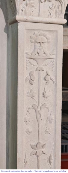 Cheminée de style néo-Renaissance en pierre, à décor végétal-7