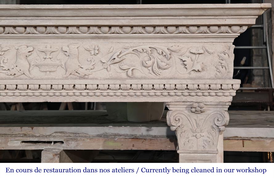 Cheminée de style néo-Renaissance en pierre, à décor végétal-10