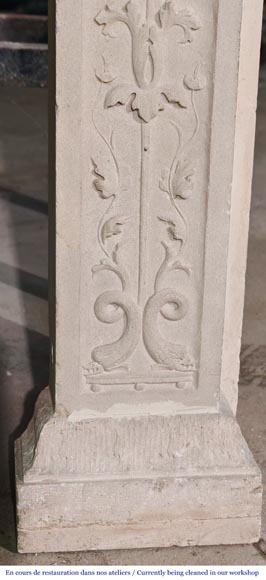 Cheminée de style néo-Renaissance en pierre, à décor végétal-12