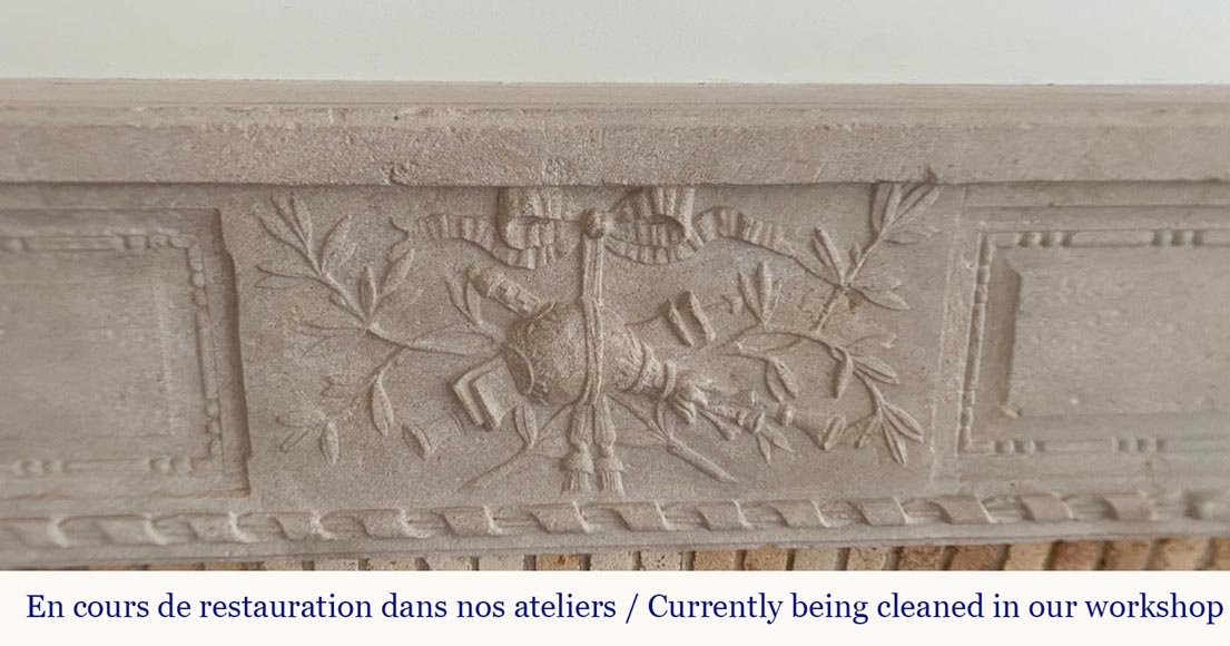 Cheminée d’époque Louis XVI en pierre sculptée-1