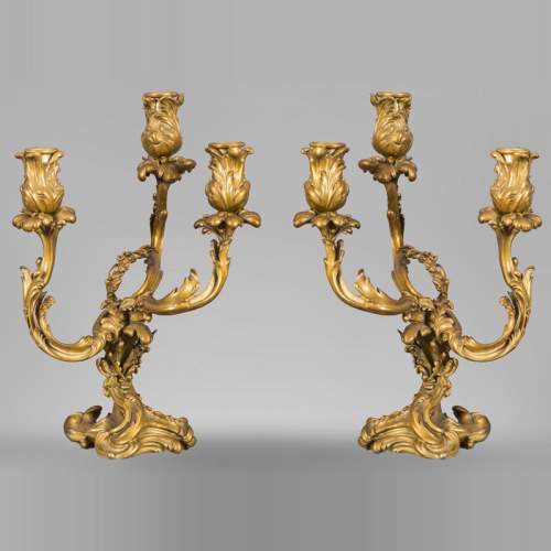 Paire de candélabres de style Régence en bronze doré