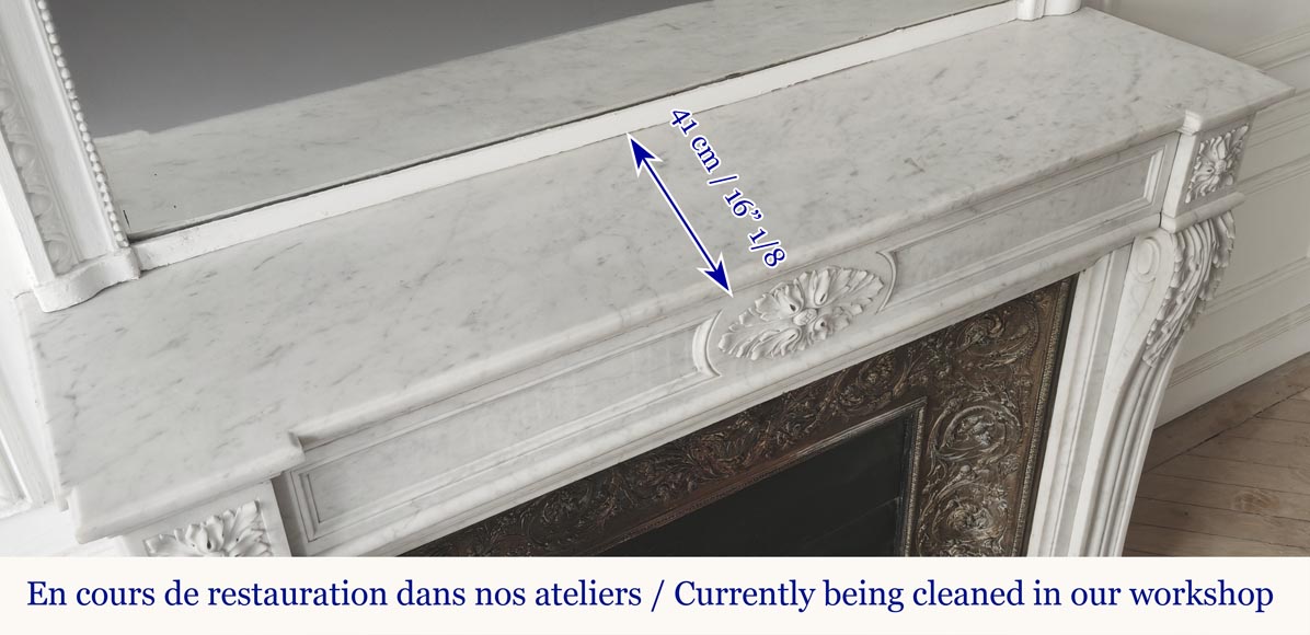 Cheminée de style Louis XVI à feuille d'acanthe, en marbre de Carrare-10