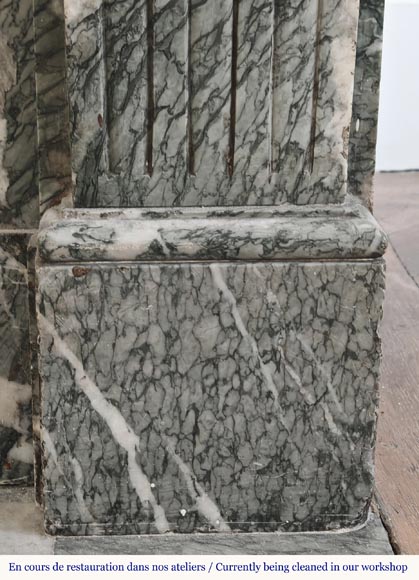 Cheminée moulurée de style Louis XVI en marbre Campan vert-7