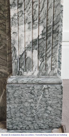 Cheminée de style Louis XVI moulurée en marbre Campan vert veiné blanc-7