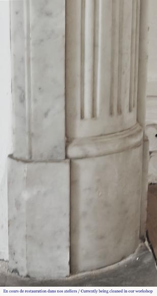 Cheminée Louis XVI aux angle arrondis, en marbre de Carrare-7