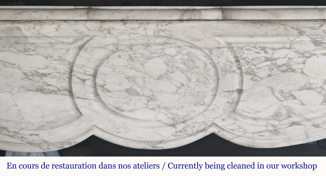 Cheminée de style Louis XV modèle Pompadour, en brèche Médicis grise-1