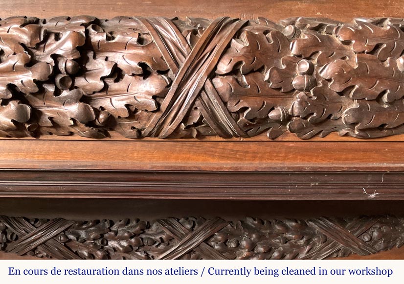 Grande cheminée monumentale en noyer sculpté, décorée d’atlantes et d’un médaillon peint-7