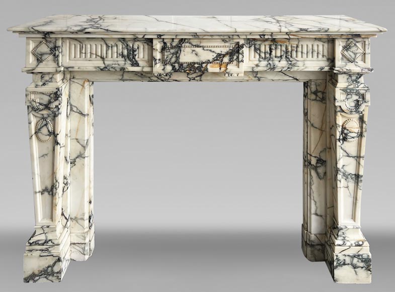 Cheminée de style Louis XVI en marbre Paonazzo, à décor de frise de perle-0