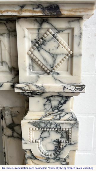 Cheminée de style Louis XVI en marbre Paonazzo, à décor de frise de perle-3