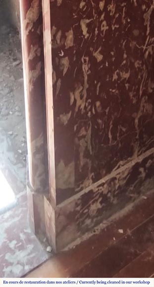 Cheminée de style Louis XIV à acrotères, en marbre Rouge du Languedoc-8