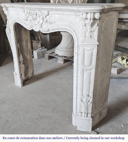 Cheminée de style Louis XV en marbre de Carrare, au décor végétal-7