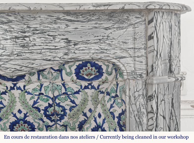 Cheminée de style Louis XV modèle Pompadour, en marbre Bleu Fleuri-5