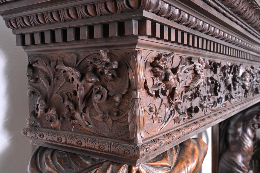 Cheminée monumentale italienne en noyer sculpté, de style néo-Renaissance, vers 1880-10