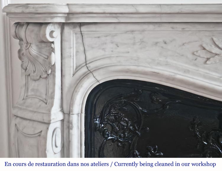Cheminée de style Louis XV en marbre de Carrare décorée d'une palmette-5