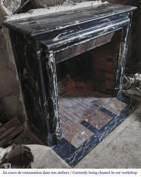 Cheminée de style Louis XIV en marbre Noir Marquina-2