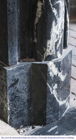 Cheminée de style Louis XIV en marbre Noir Marquina-4