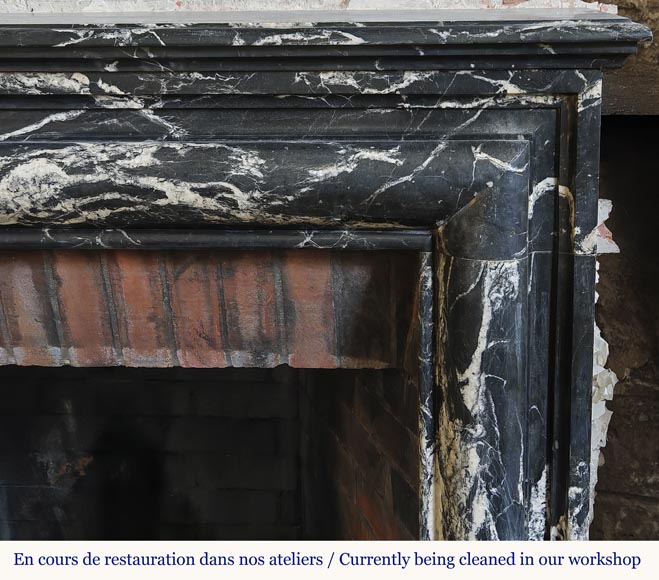 Cheminée de style Louis XIV en marbre Noir Marquina-6