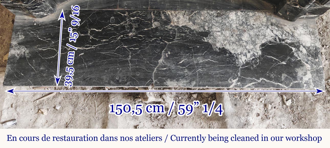 Cheminée de style Louis XIV à acrotère, en marbre Marquina Cheminée de style Louis XIV à acrotère, en marbre Marquina-8