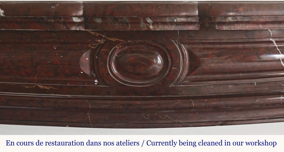 Cheminée galbée de style Louis XV modèle Pompadour, en marbre griotte Cheminée galbée de style Louis XV modèle Pompadour, en marbre griotte-1