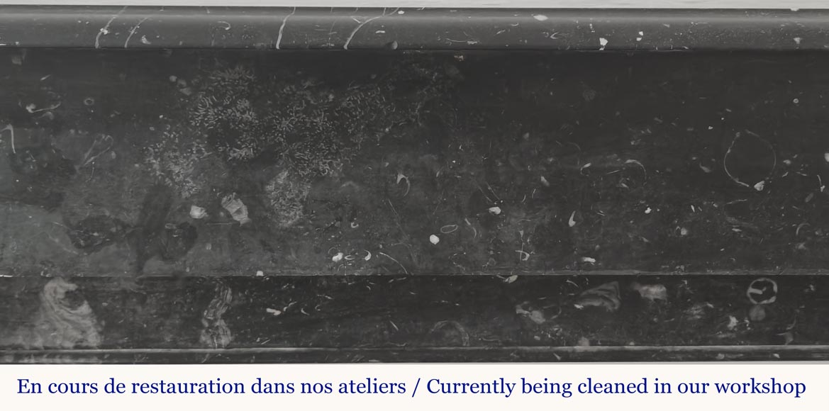 Cheminée de style Napoléon III modèle modillon en marbre noir moucheté Cheminée de style Napoléon III modèle modillon en marbre noir moucheté-1