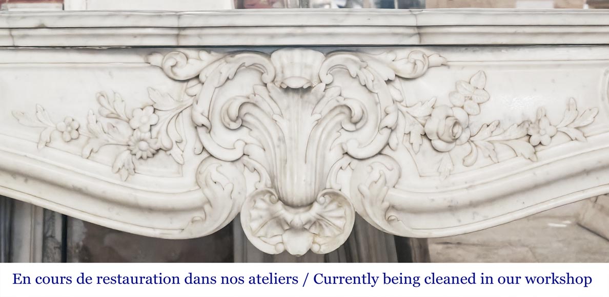 Cheminée de style Louis XV très sculptée en marbre de Carrare-1