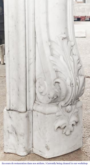 Cheminée de style Louis XV très sculptée en marbre de Carrare-14